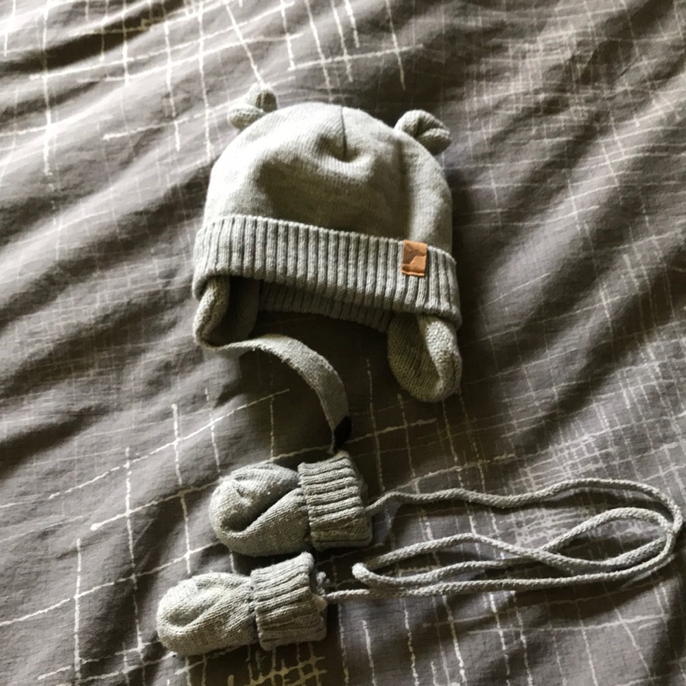 3-6 months toque and mitts